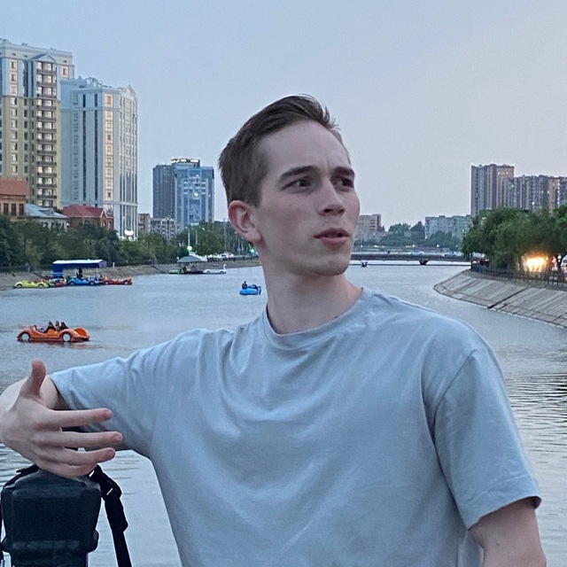 Леонид Власов